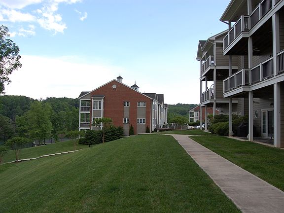 3rd image of 295 S Pointe Shore Dr APT 101