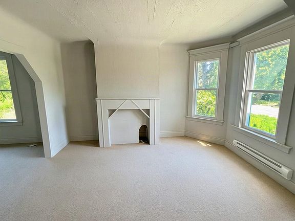4th image of 4447 Baldwin St