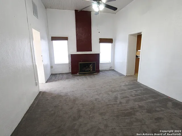8811 FM 471 N — Photo 12