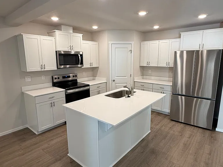 1102 SE 193rd Pl — Photo 8