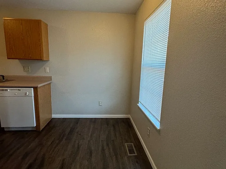 Bradford Terrace Apartments / 420 Britt Lane, RG — Photo 12