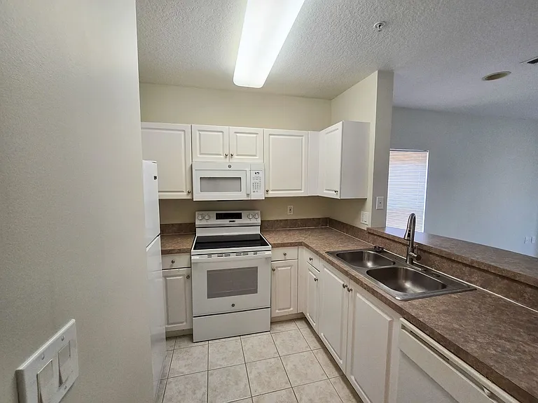5035 Fairways Cir #C207 — Photo 7