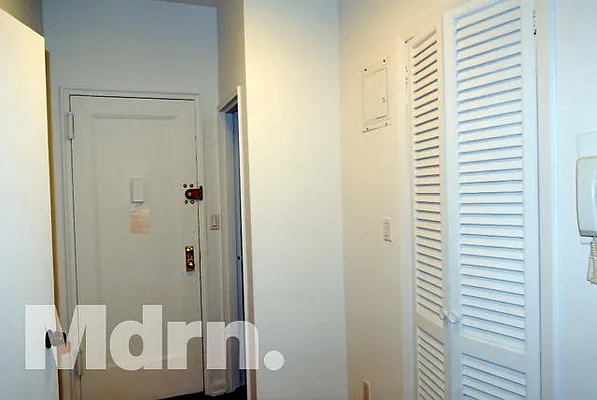 Rented by Mdrn Residential | media 8