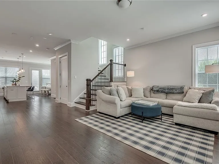 398 Concord St — Photo 11