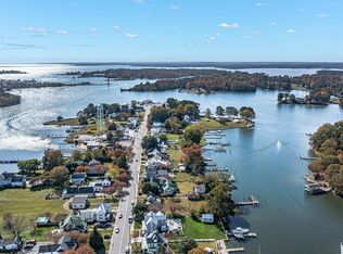 584 Main St, Reedville, VA 22539