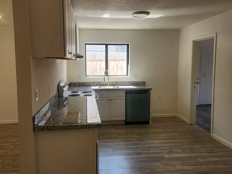 2064 Niantic Way — Photo 8