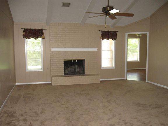 4th image of 1103 Guadalupe Dr