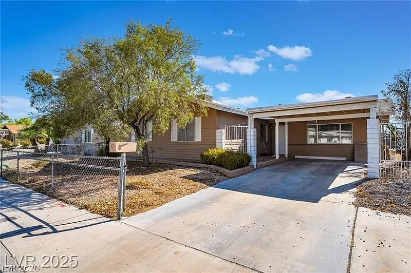 4 bed, 2.0 bath, 1428 sqft, $2,500 — Photo 1