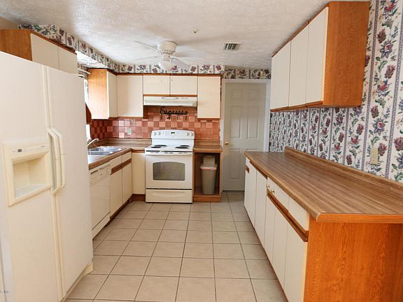 3rd image of 2460 Eastill Dr