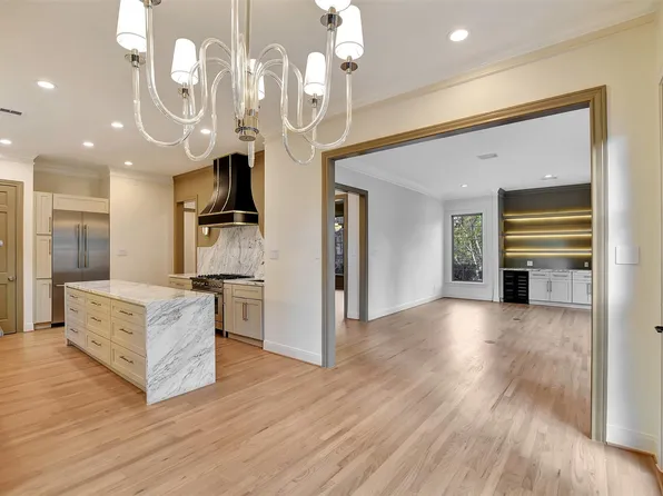 74 Briar Hollow Ln, Houston, TX 77027