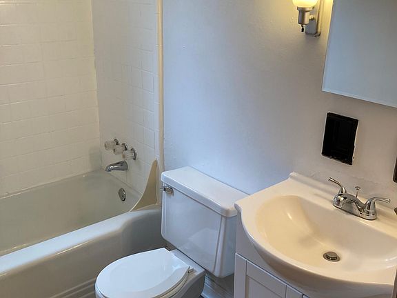 5th image of 1356 W 7th Ave APT D