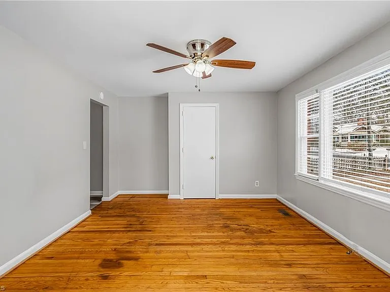 720 S Elam Ave — Photo 3