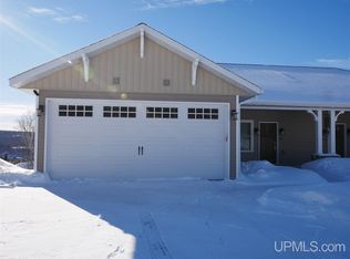 860 Valley View Dr, Hancock, MI 49930