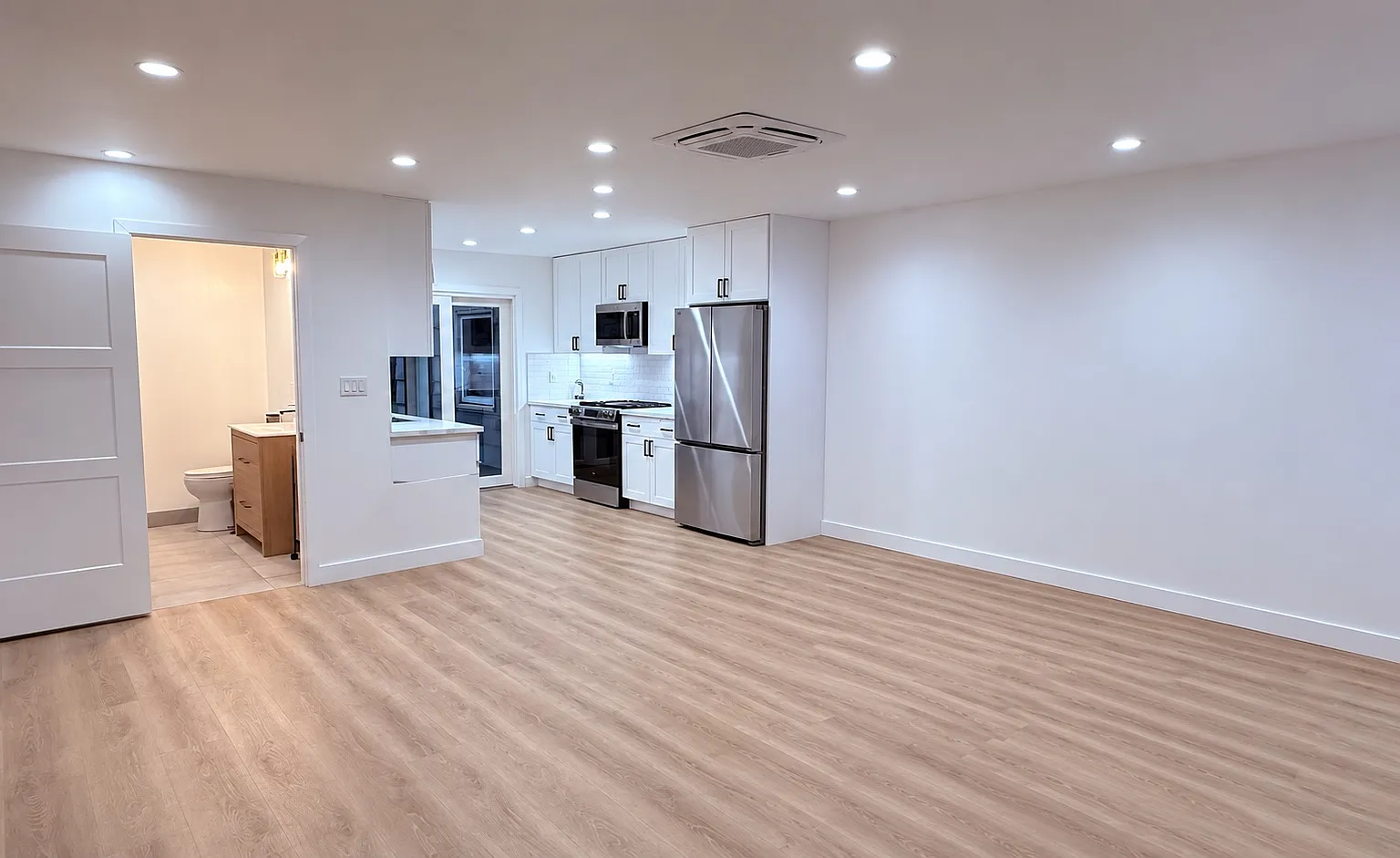 2 bed, 840 sqft, $3,490 — Photo 2