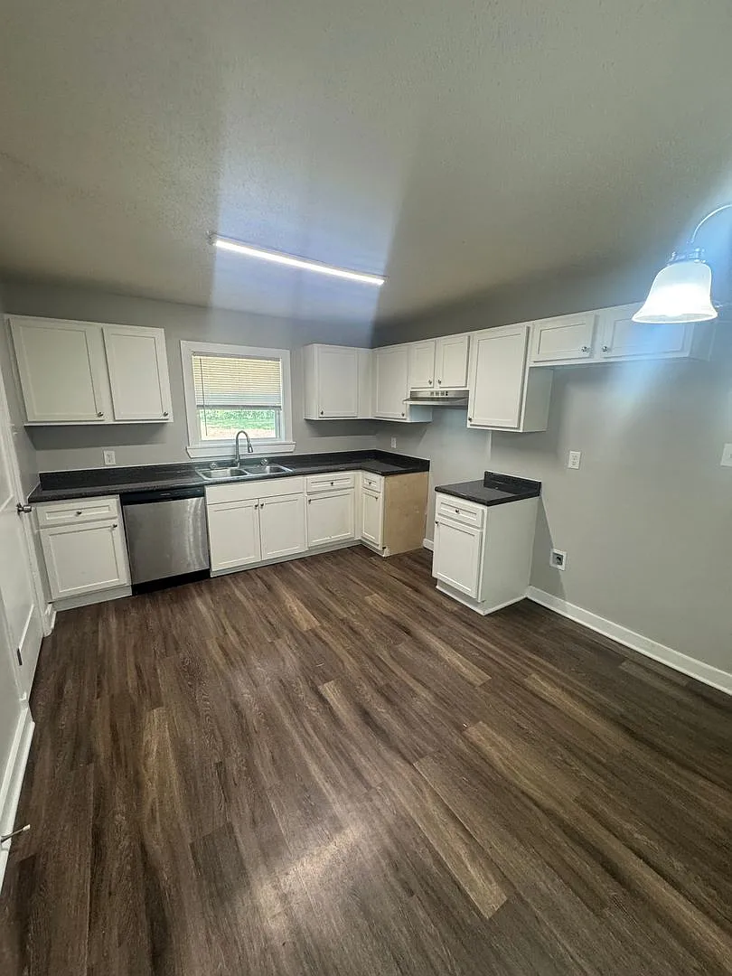 Welcome to 7729 Mahoney Road! — Photo 4