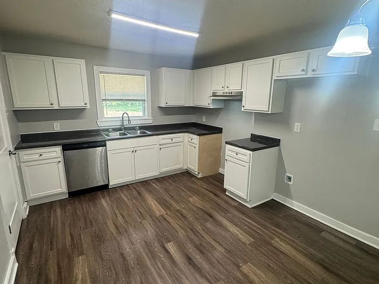 7729 Mahoney Rd — Photo 4