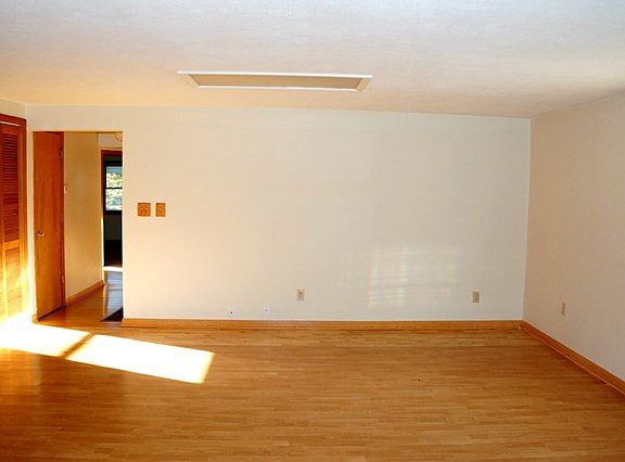 3rd image of 115 Jewell Dr