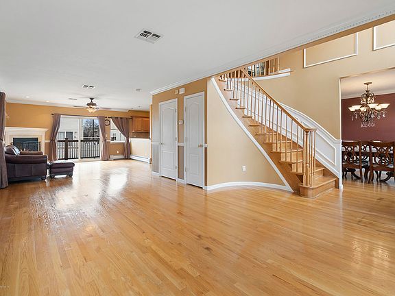 4th image of 296 Darlington Ave