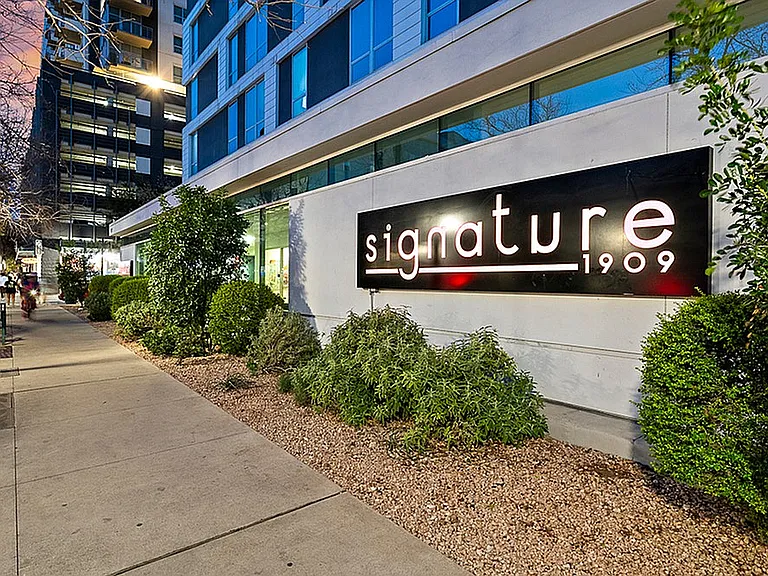 Signature 1909 — Photo 80