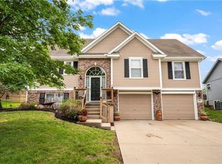 714 NW Albatross Dr, Grain Valley, MO 64029