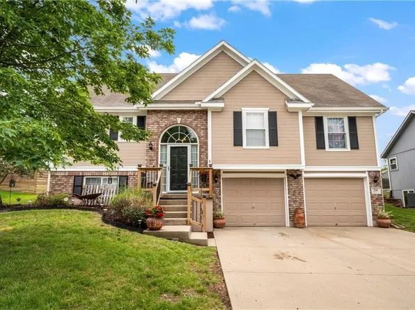 714 NW Albatross Dr, Grain Valley, MO 64029