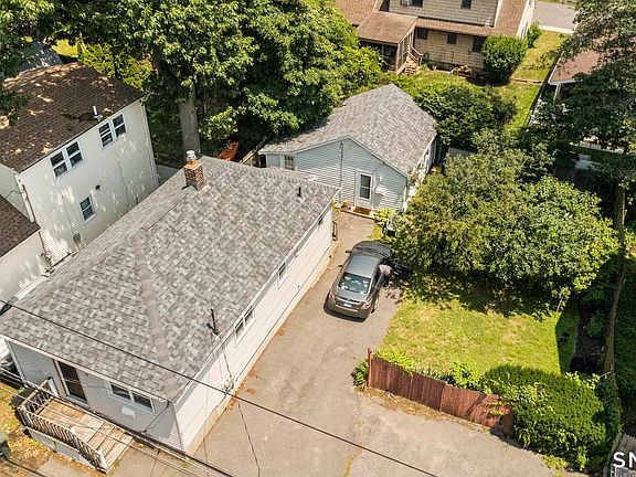 3rd image of 15 Peak Avenue