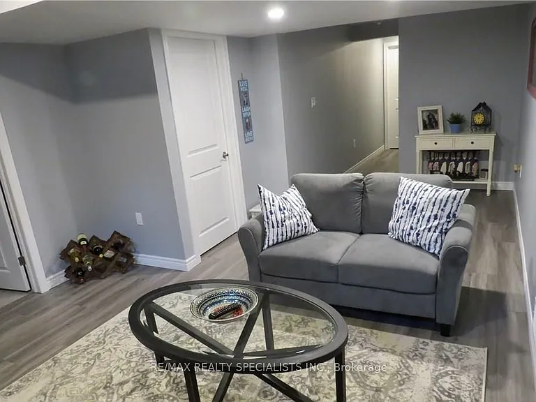 101 Roselawn Cres — Photo 22