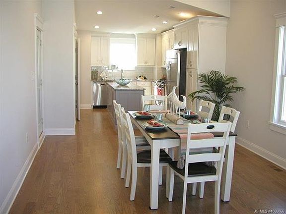 4th image of 1300 Beach Ave #B