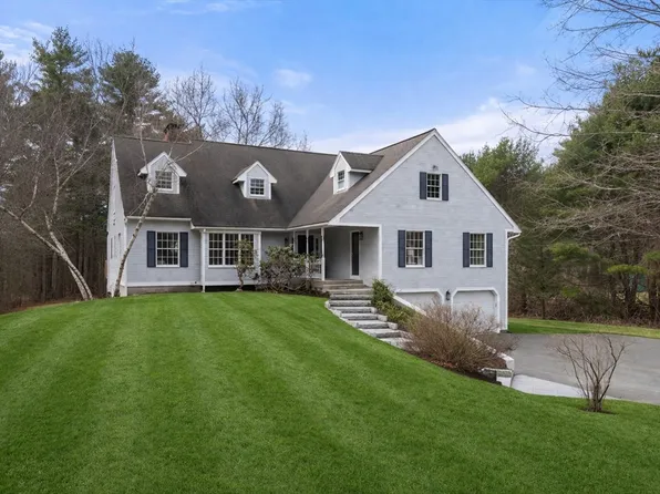 71 Philip St, Medfield, MA 02052