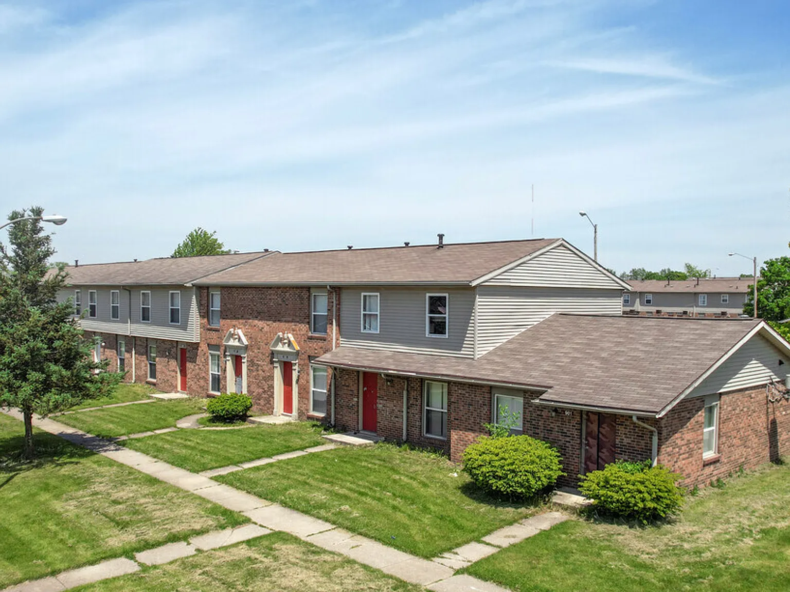 River Pointe Townhomes — Photo 2