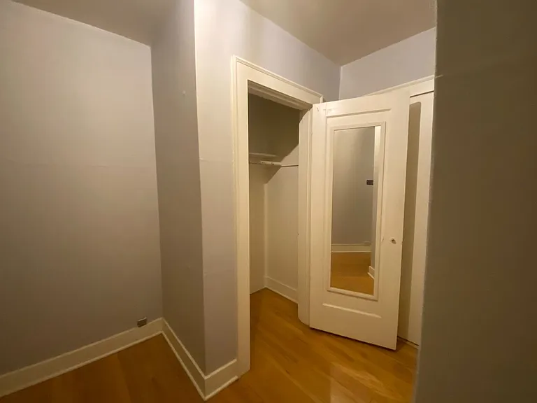 Broadway Crest Apartments — Photo 2