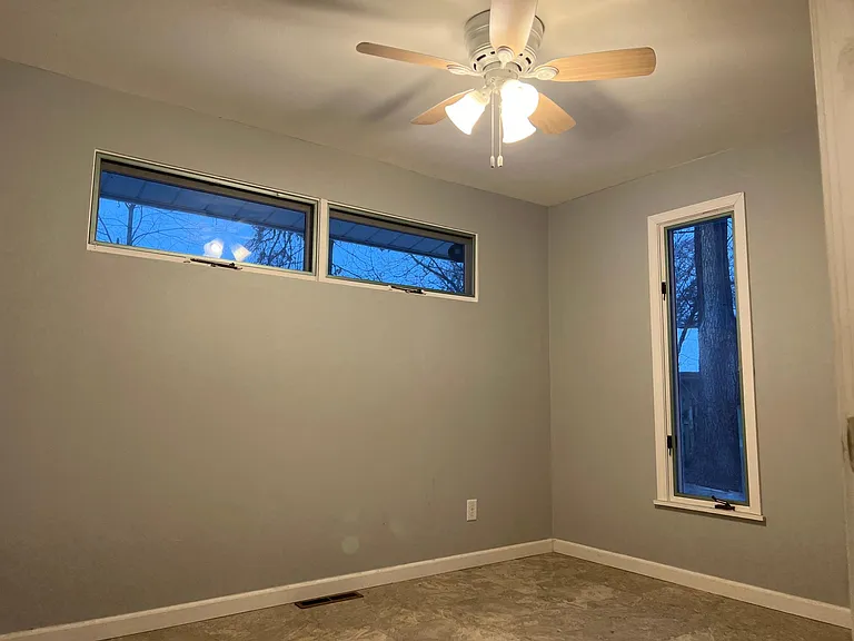 4721 E Hillcrest Dr — Photo 11