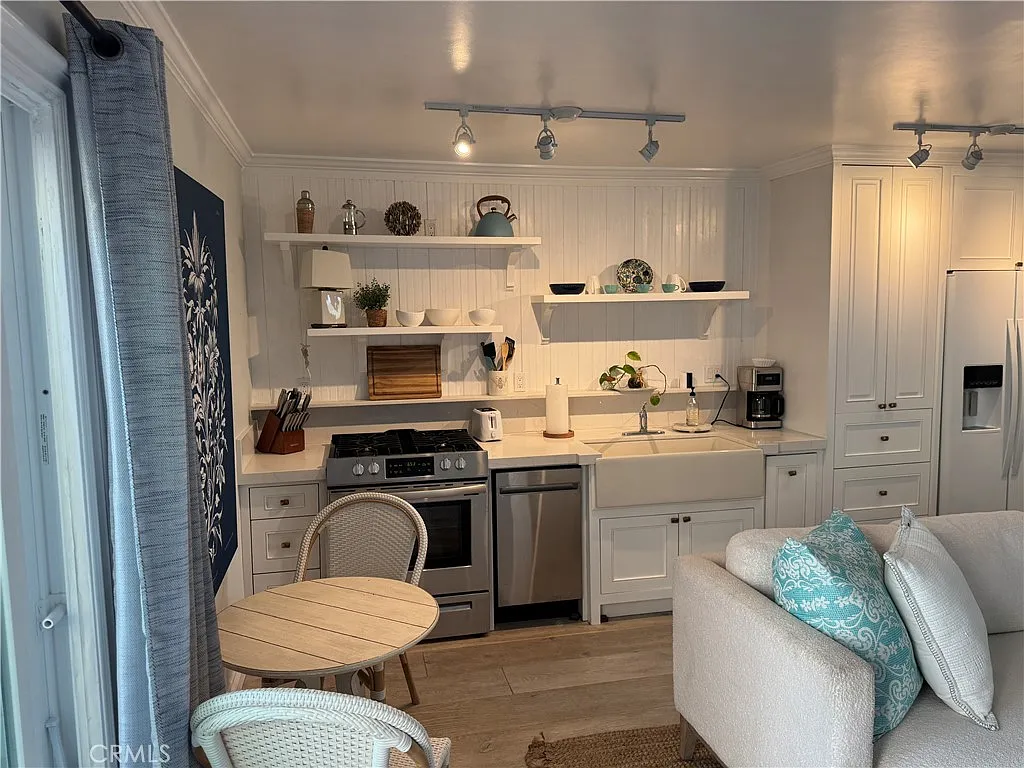 1 bed, 1100 sqft, $4,500 — Photo 1