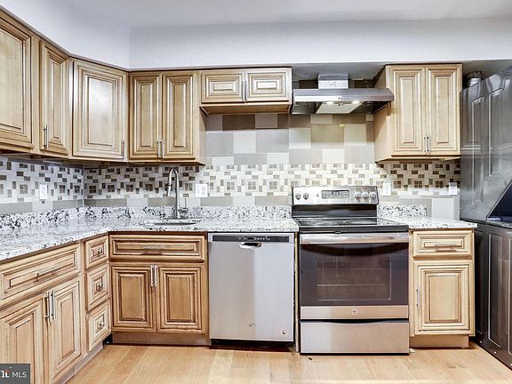 3rd image of 3713 S George Mason Dr APT 513