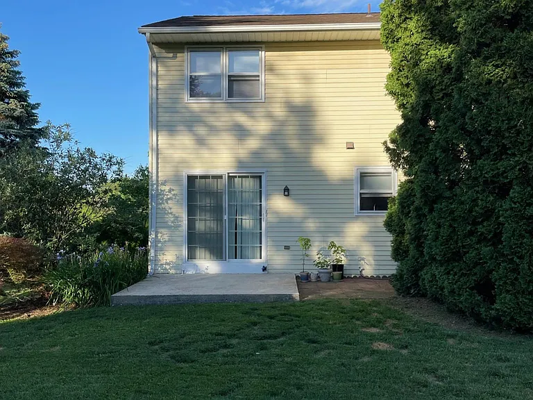 907 Allenview Dr — Photo 2