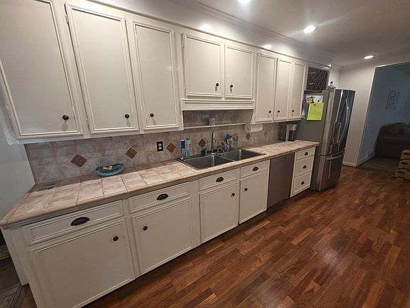 5th image of 1022 Santee Dr.