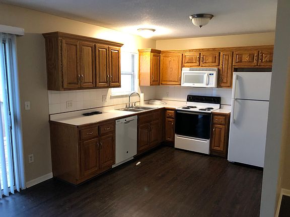 3rd image of 616 NW Scenic Ln
