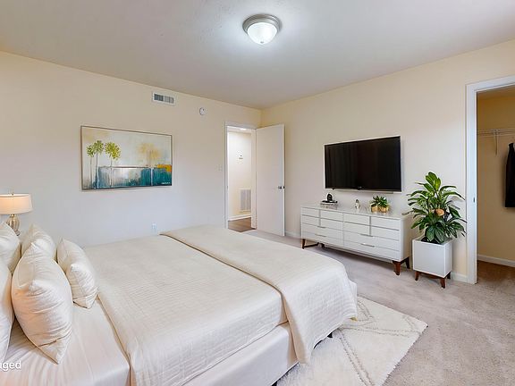 5th image of 24 Provence Dr APT A02
