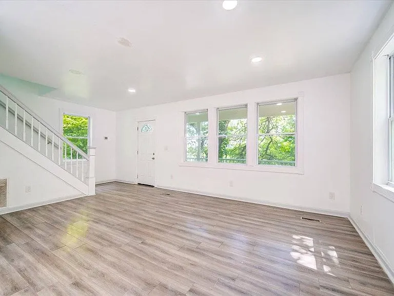 629 South Rd — Photo 9