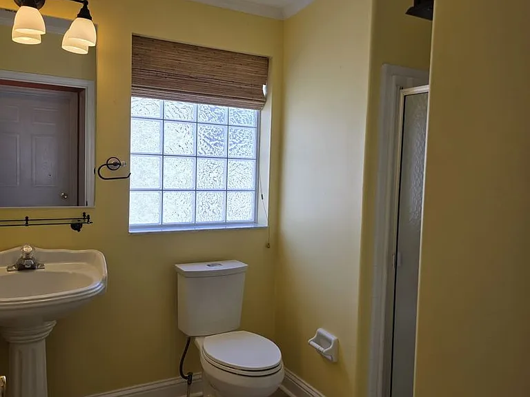 2921 Dupont St S — Photo 28