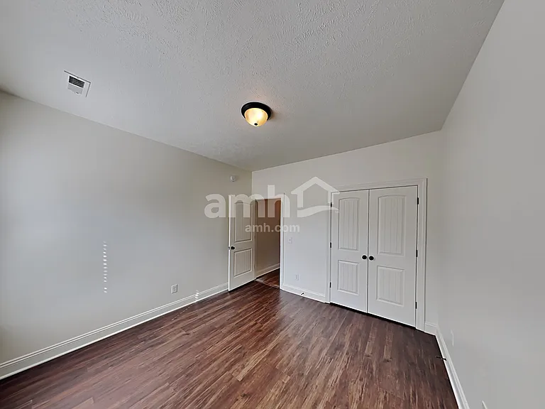 572 Laurel Ln — Photo 15