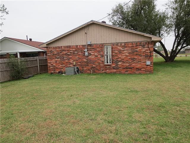 2nd image of 745 NW 109th St