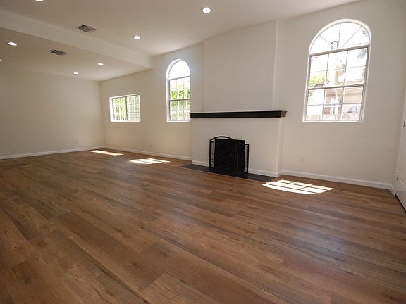3rd image of 530 N Poinsettia Pl #530