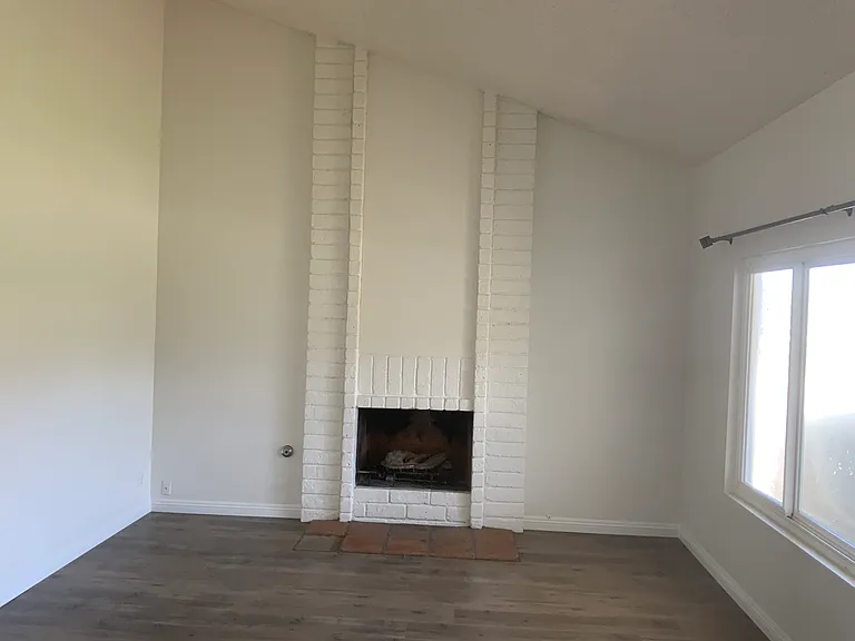 20391 Camfield Ln — Photo 3