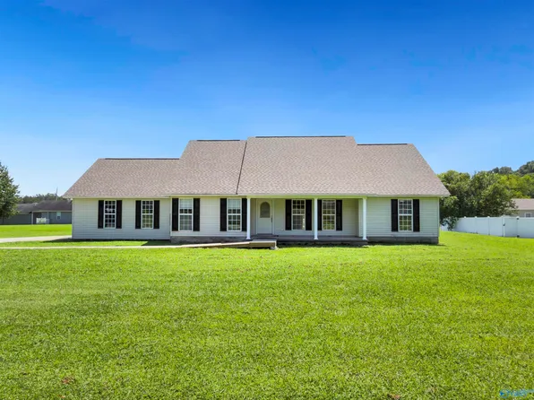 526 Hembree Dr, Guntersville, AL 35976