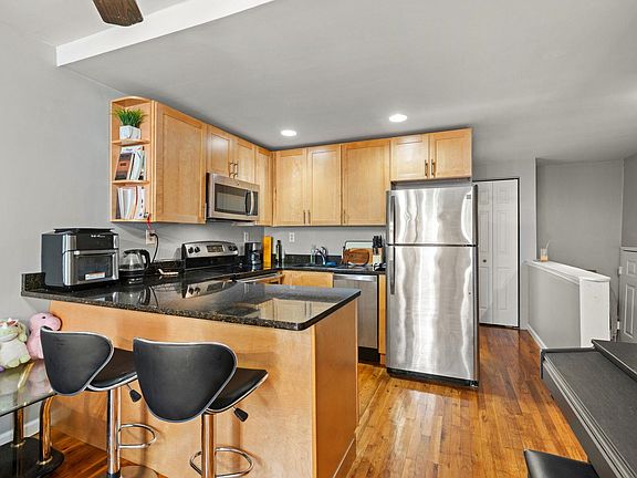 5th image of 354 1st St APT 1R