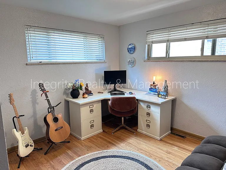 2047 Meade St — Photo 15
