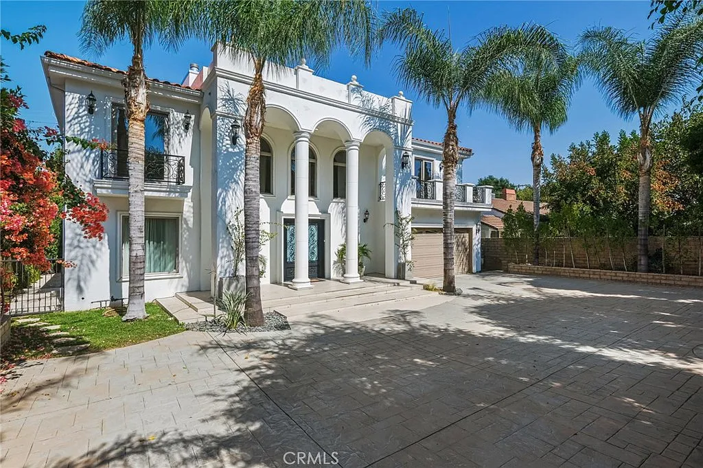 6 bed, 5372 sqft, $14,950 — Photo 2