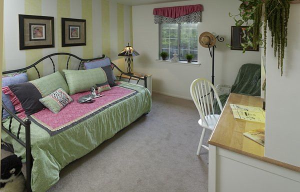 2nd image of 814 Charleston Grn