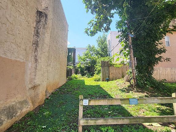 2nd image of 1744 French St